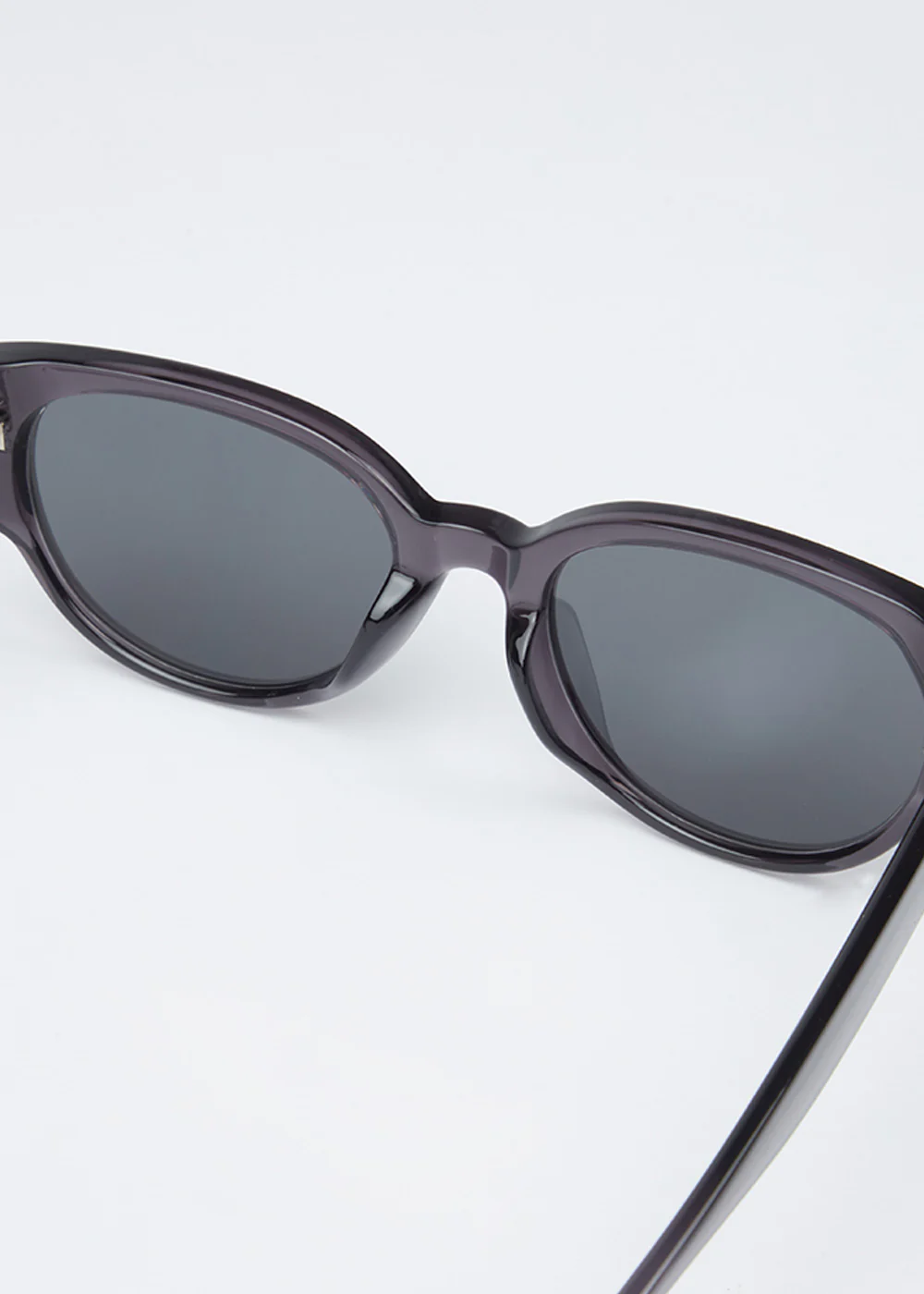 SheerSlate Unisex Oval Sunglasses - Image 4