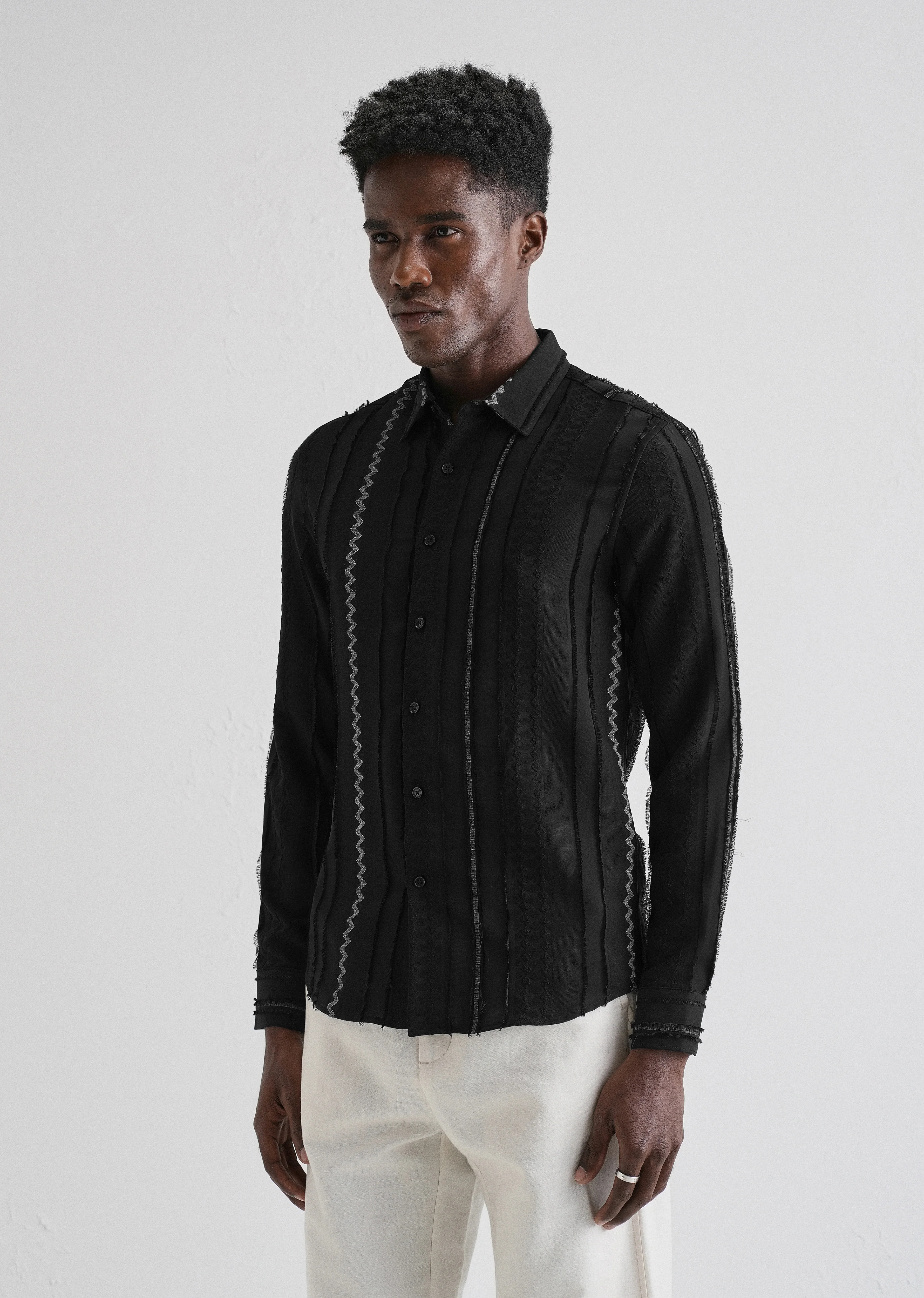 Sleek Black Vertical Chevron Striped Shirt - Image 4
