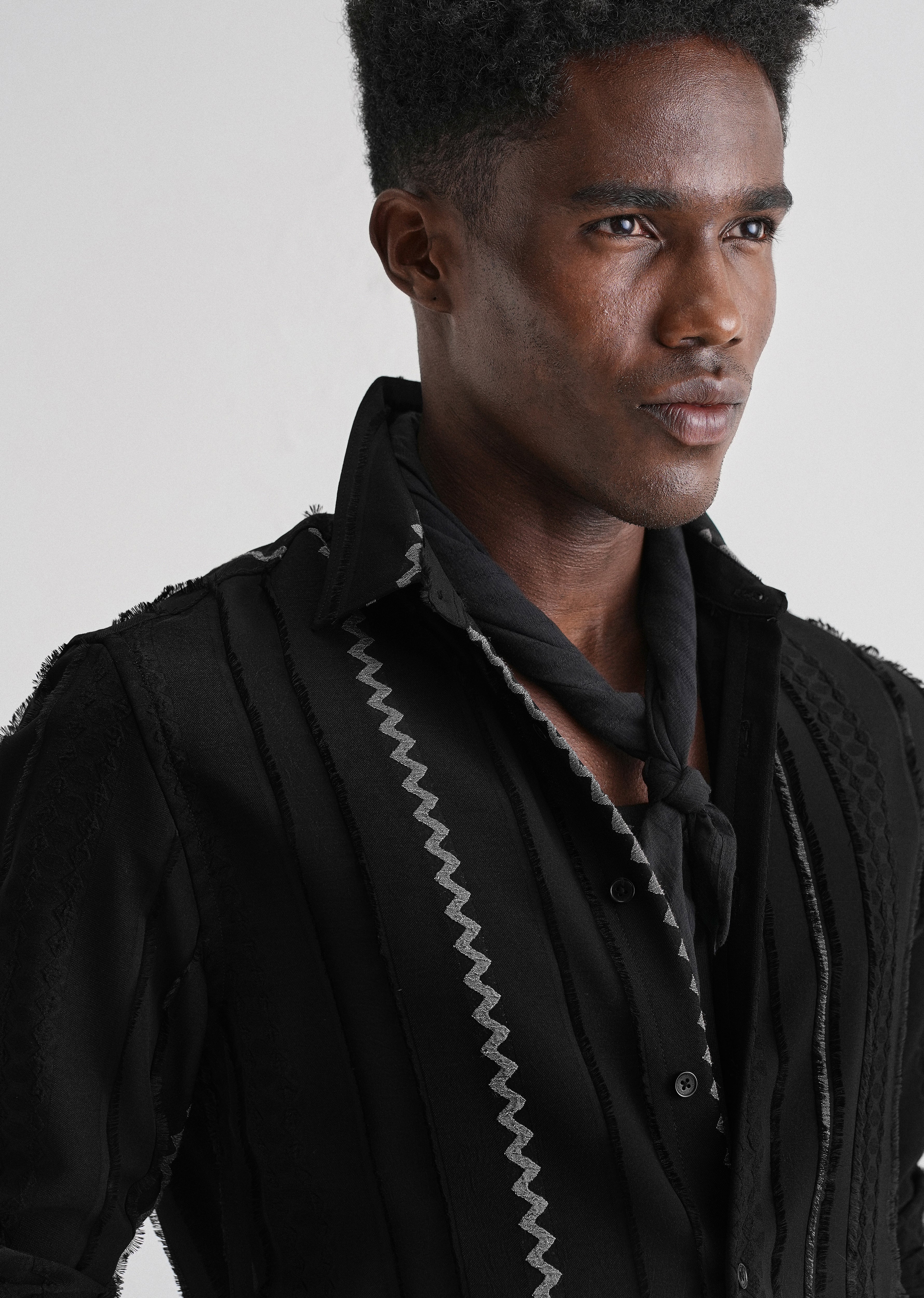 Sleek Black Vertical Chevron Striped Shirt - Image 5