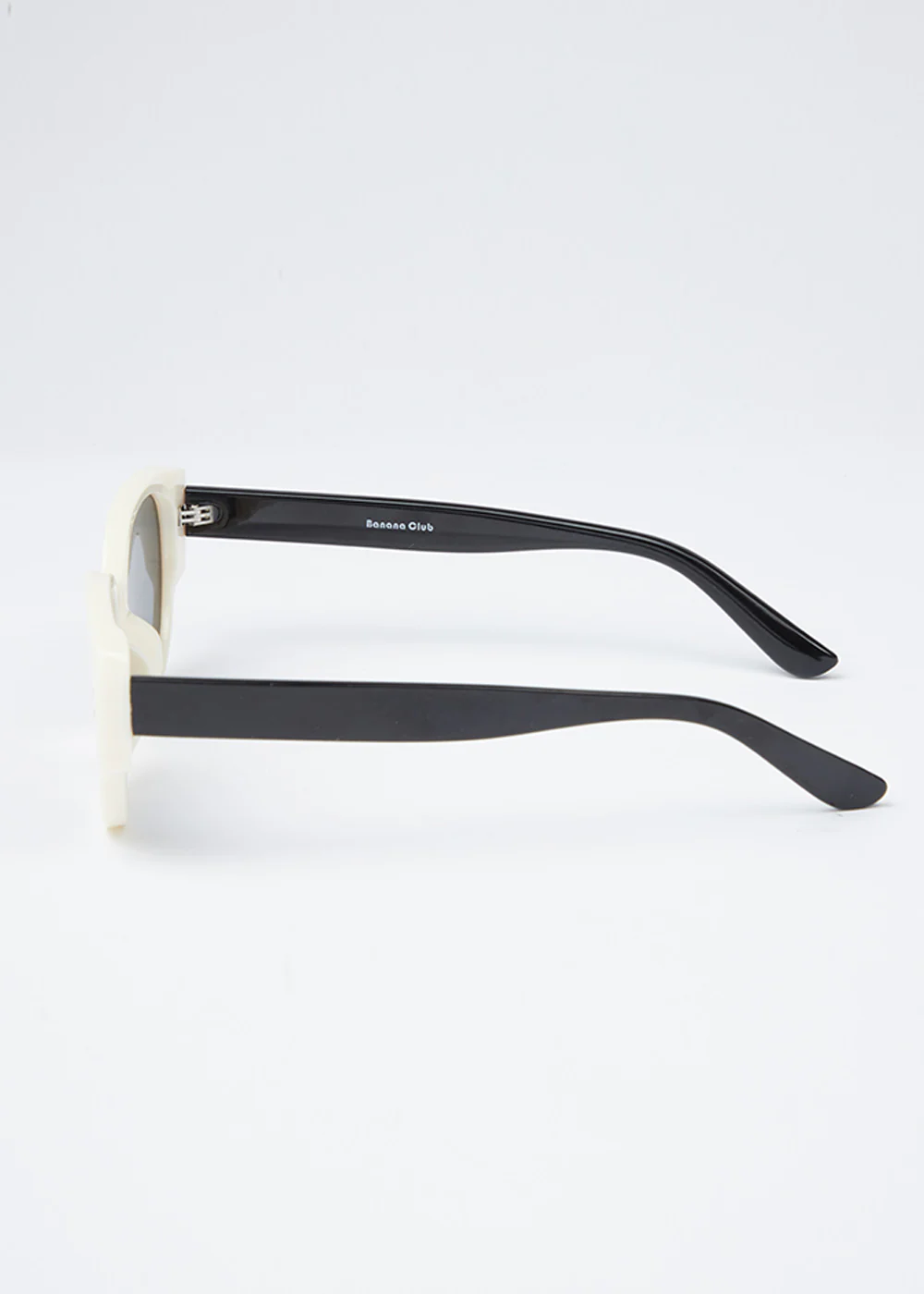 Sleek White Unisex Oval Sunglasses - Image 5