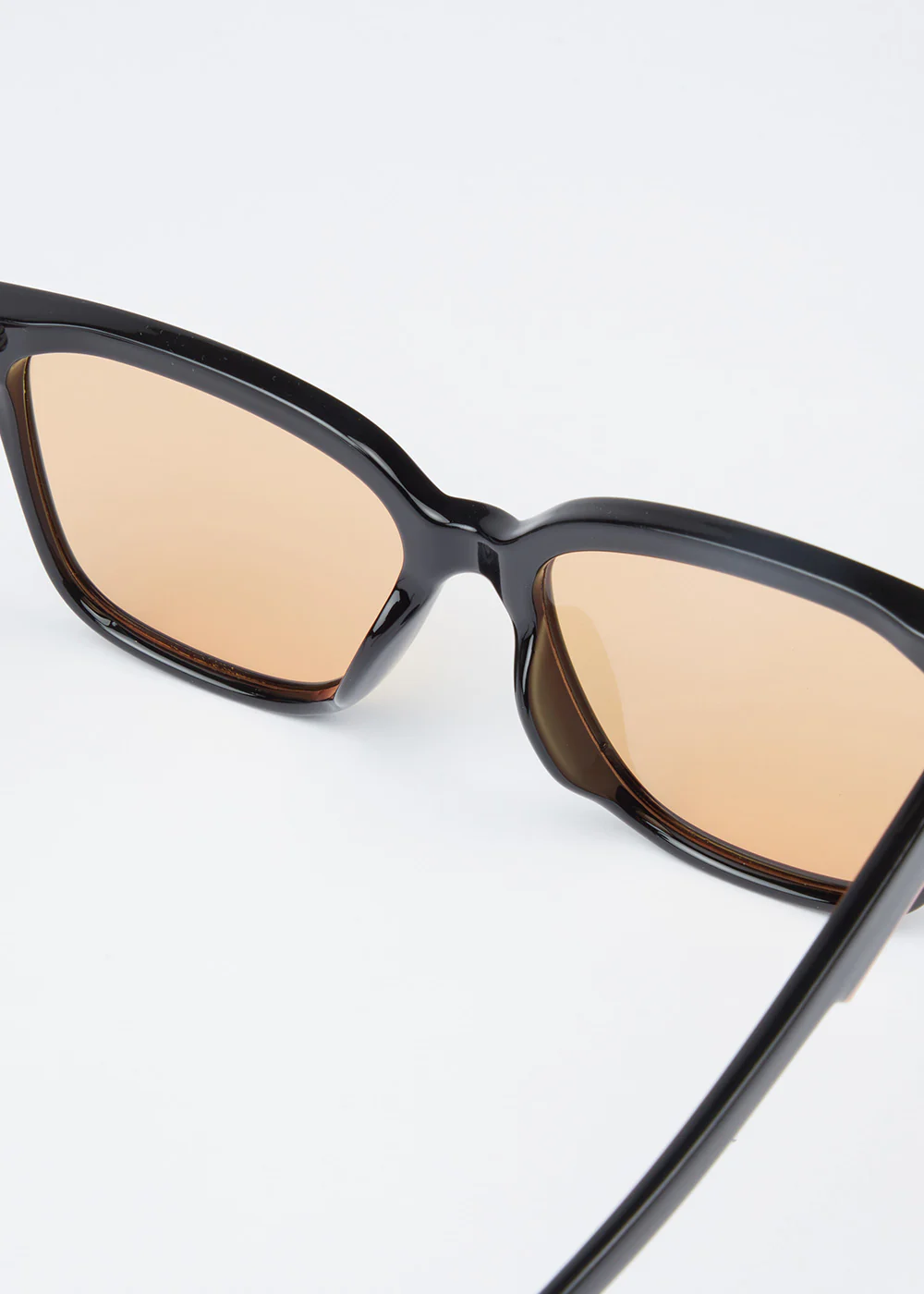 SunSizzle Unisex Oversized Sunglasses - Image 3