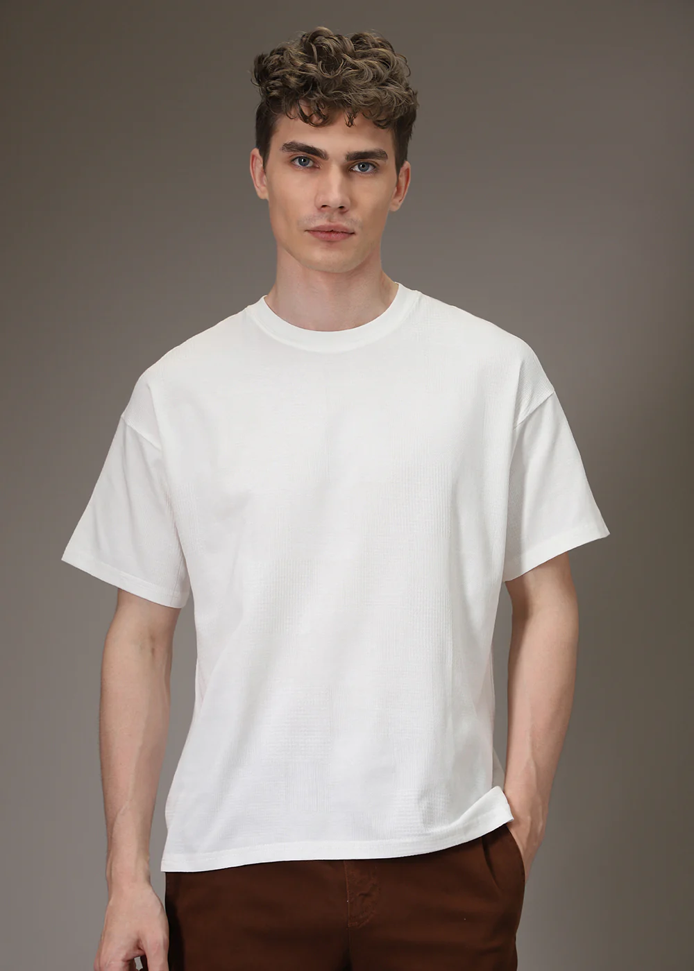 Textured Patterned White T-shirt - Image 3