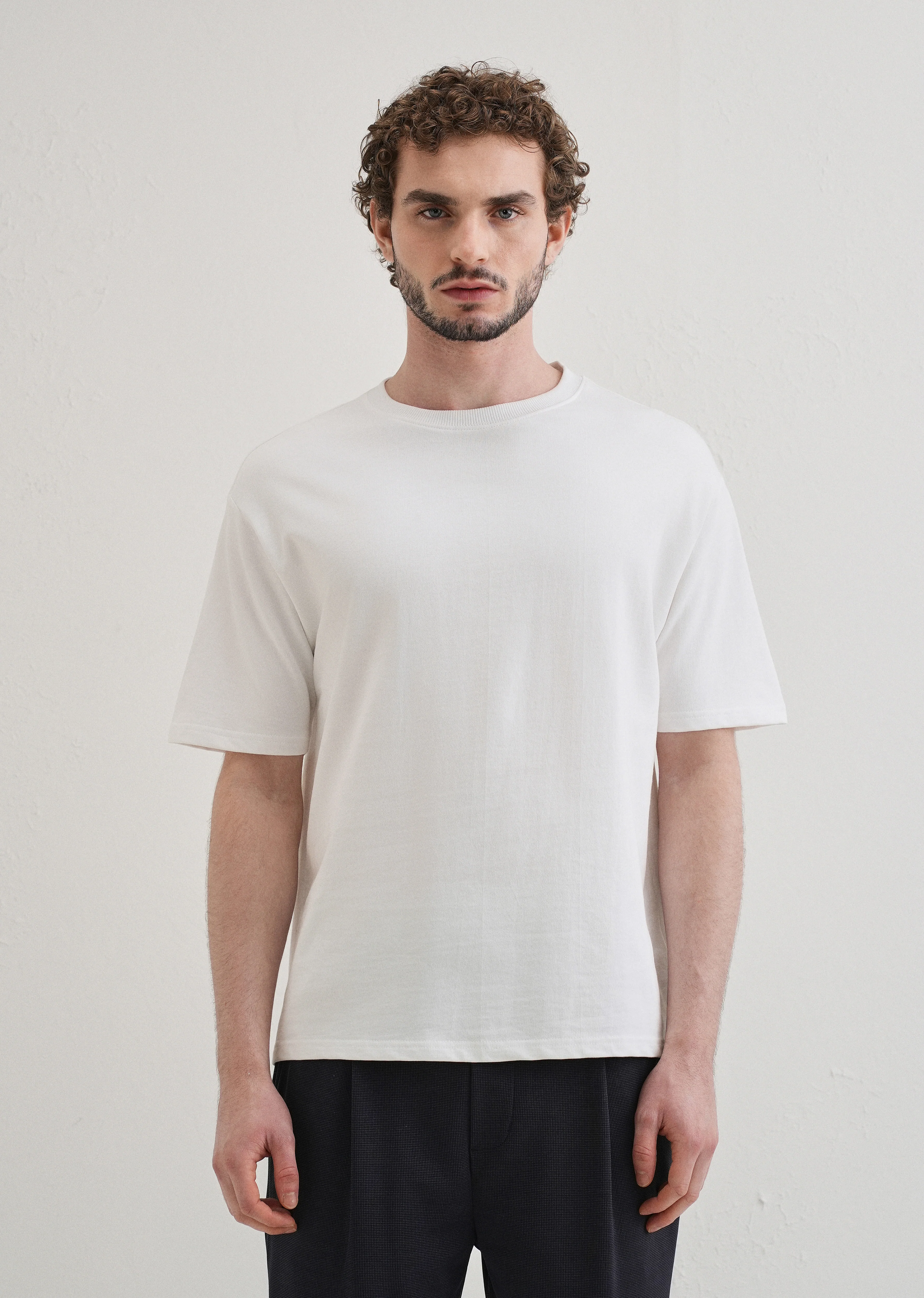 White Basic Relaxed Fit T-shirt - Image 3
