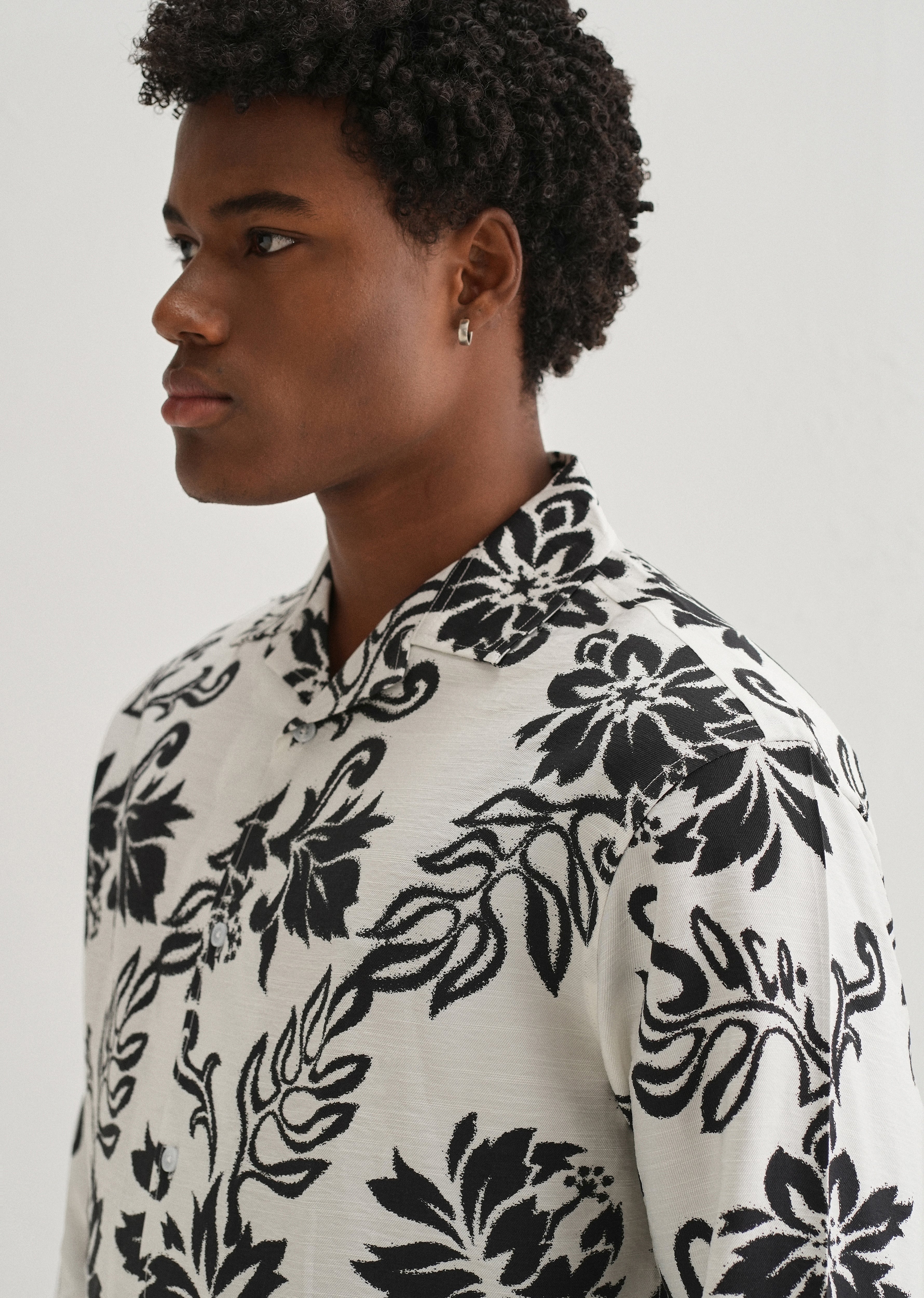 White Classic Floral Printed Shirt - Image 5