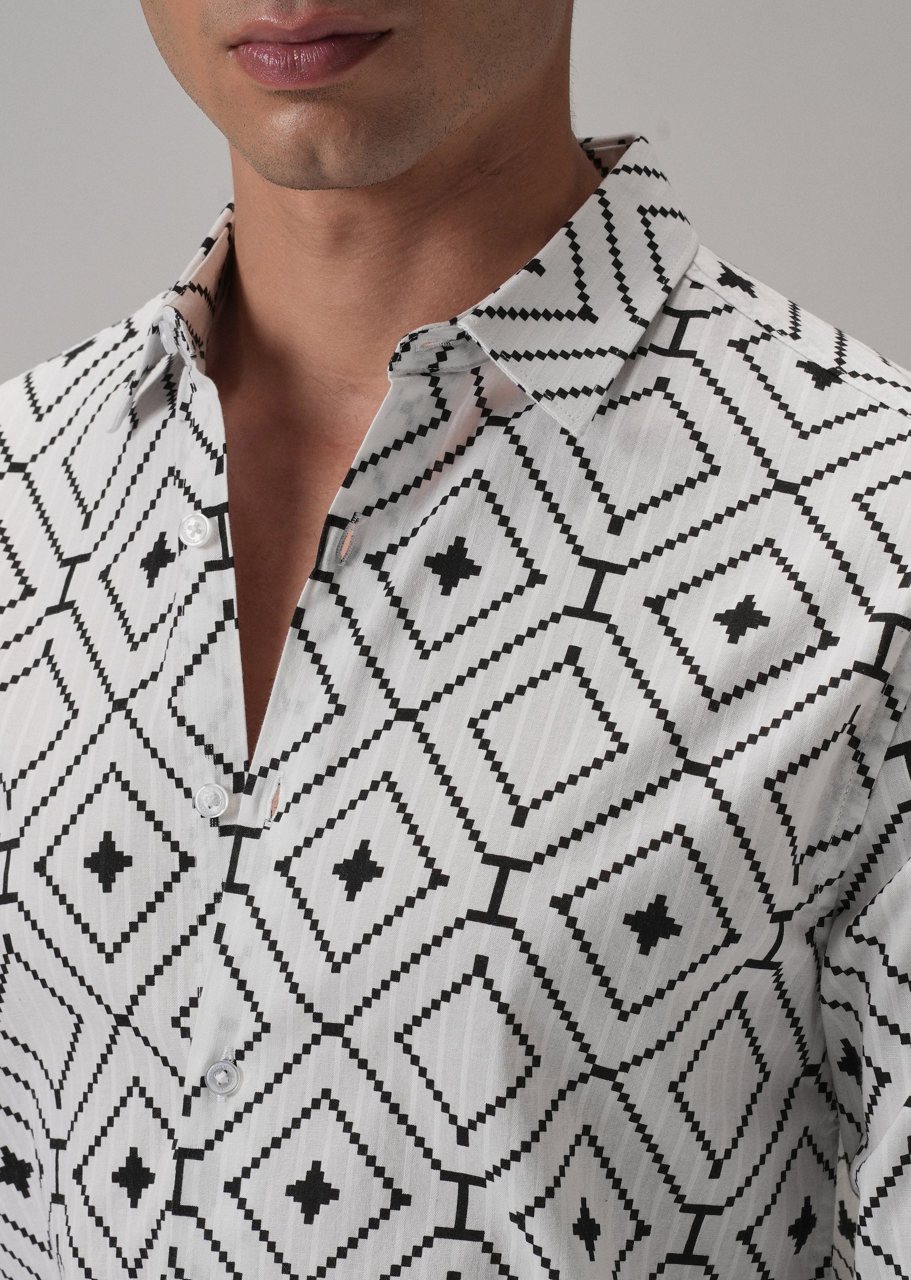 White Diamond Pattern Print Shirt - Image 5