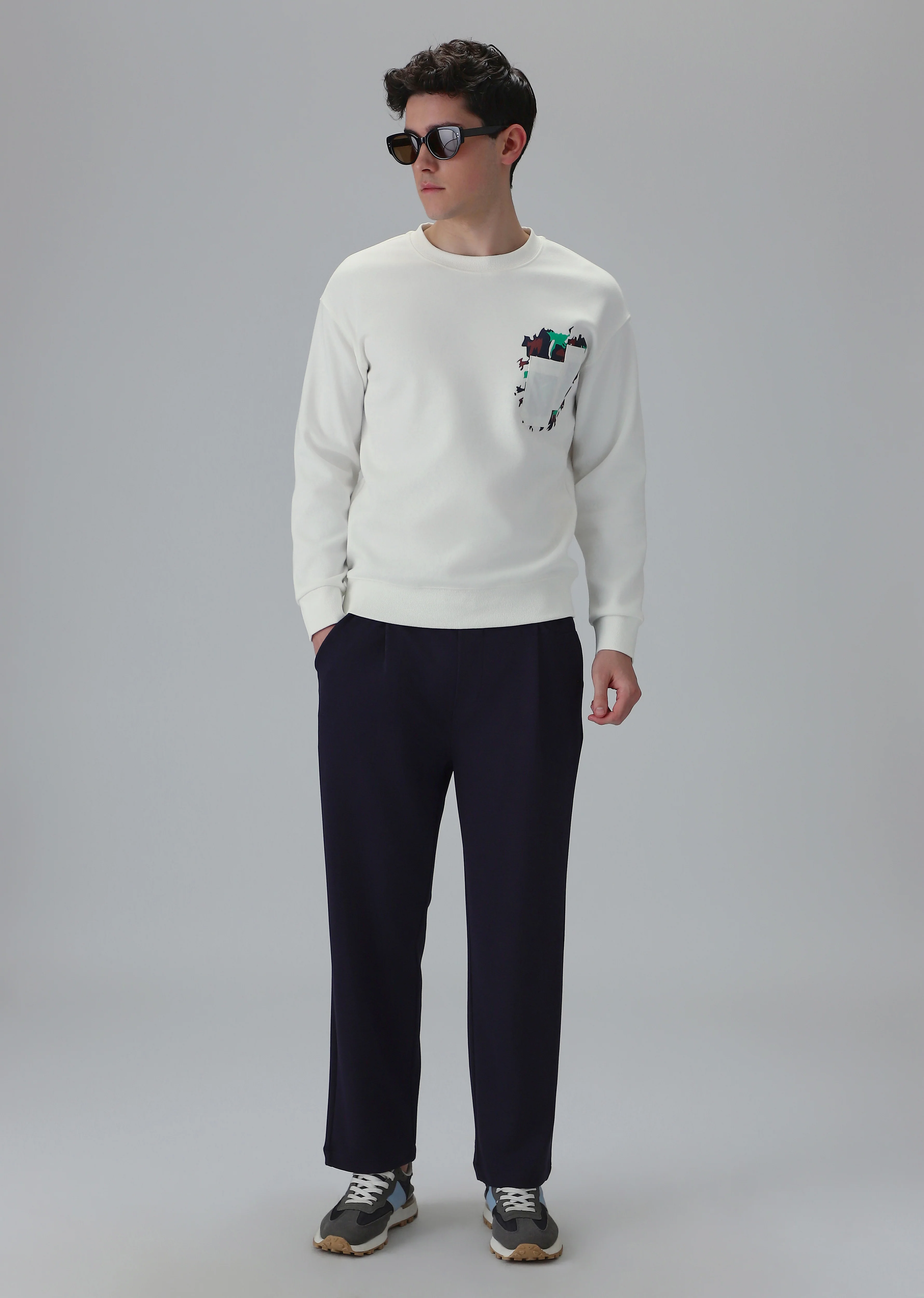 White Graphic Pocket Sweatshirt - Image 6