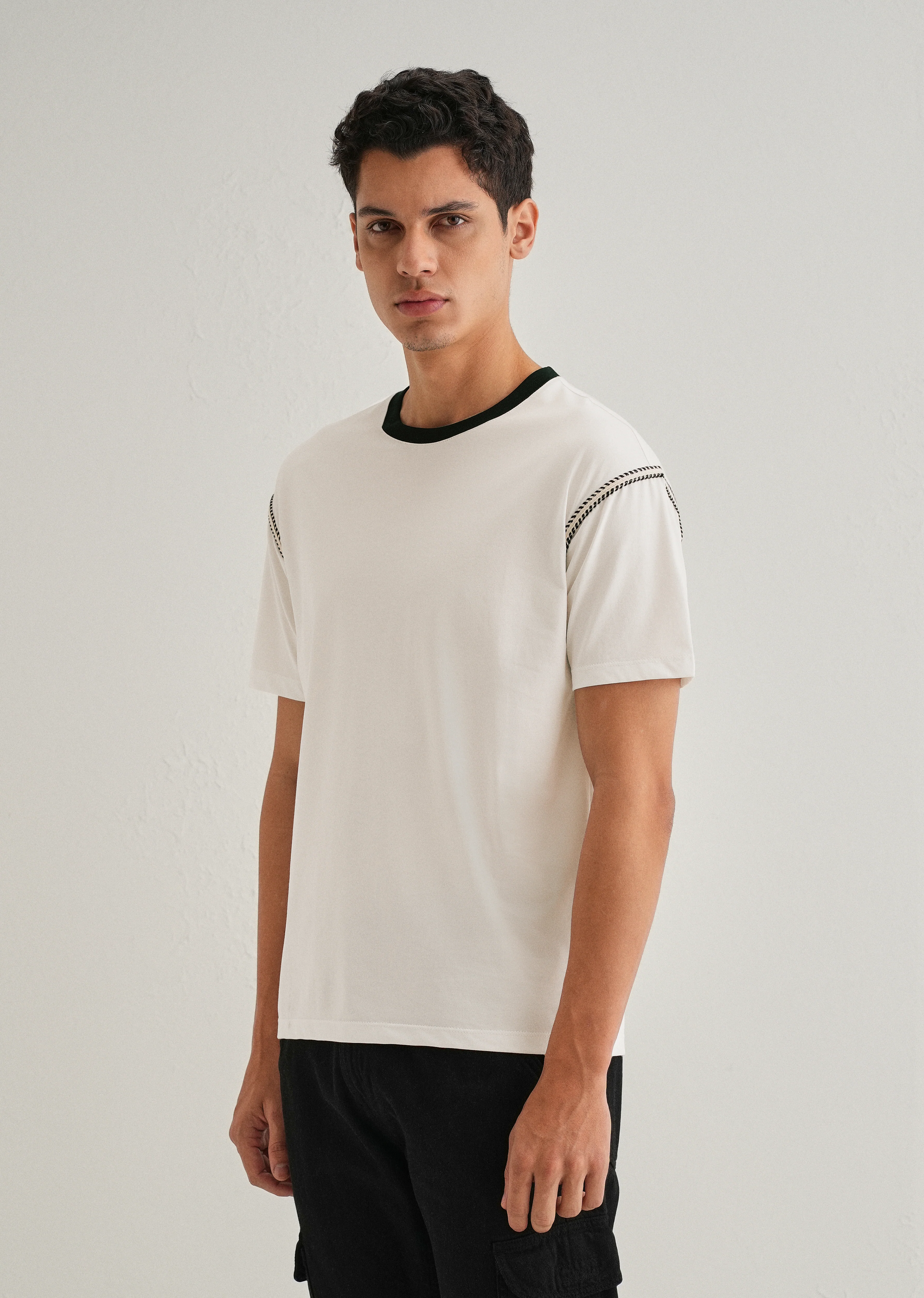 White Lace Applique T-shirt - Image 4