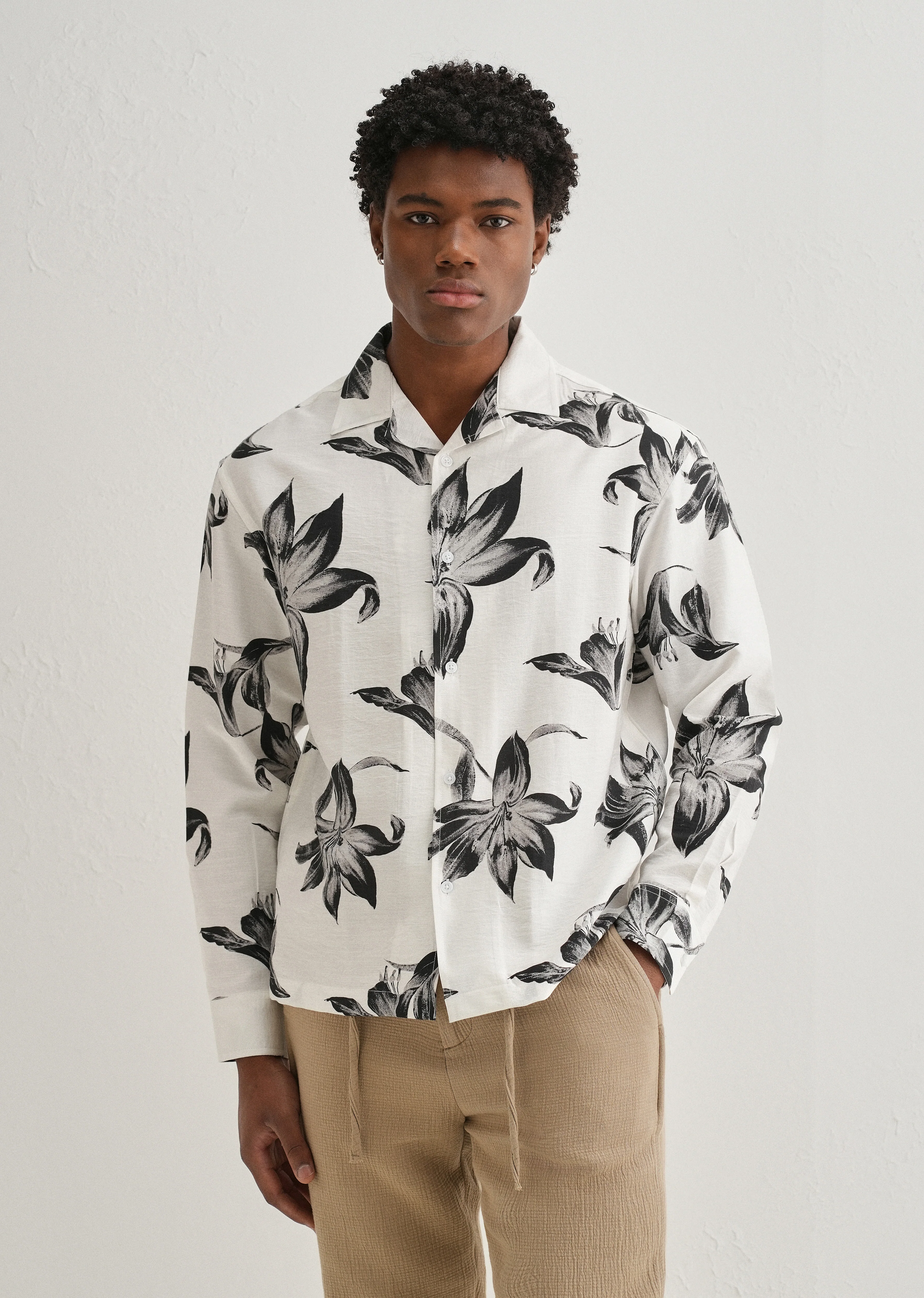White Monochrome Lily Floral Printed Shirt - Image 3