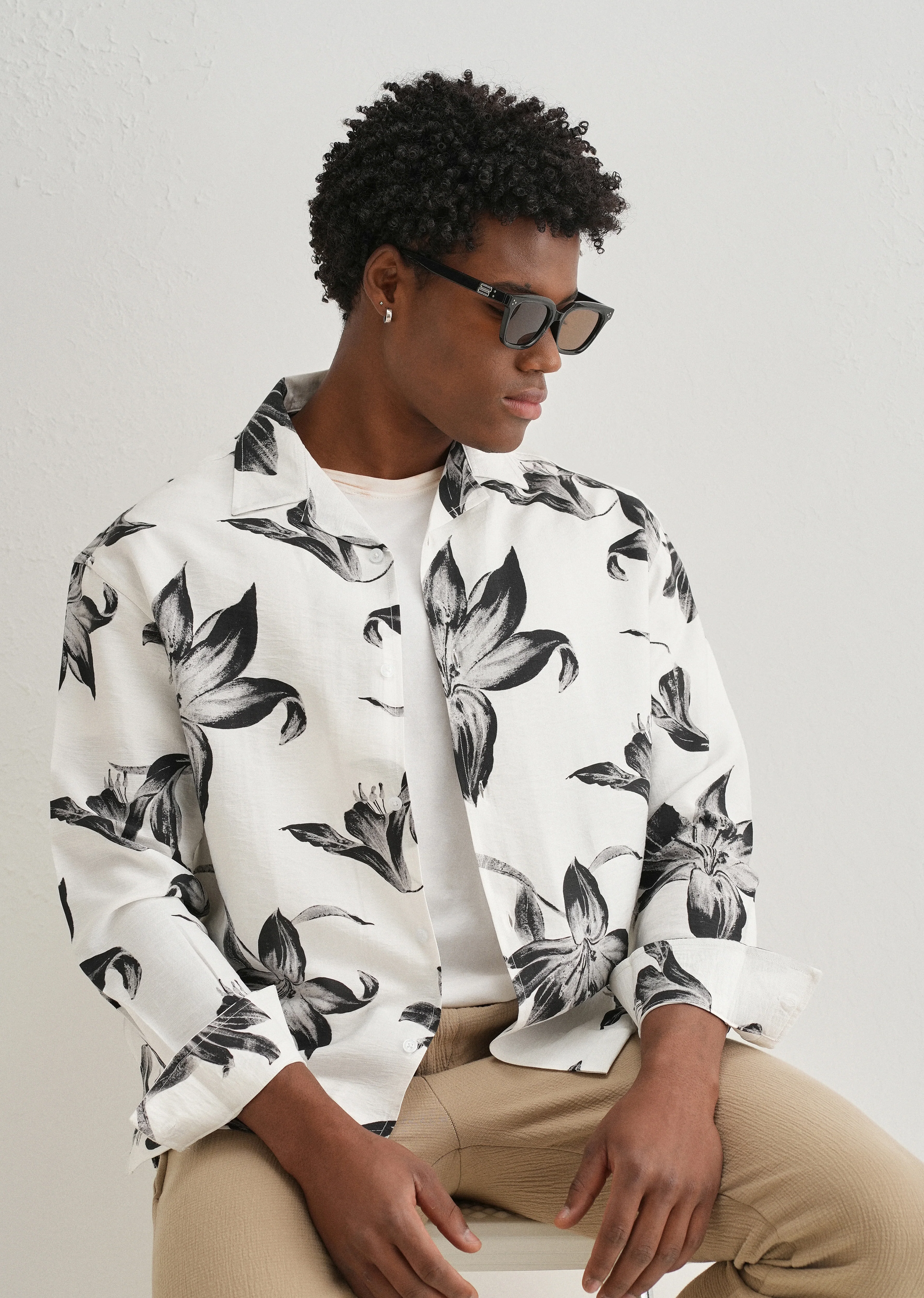 White Monochrome Lily Floral Printed Shirt - Image 7