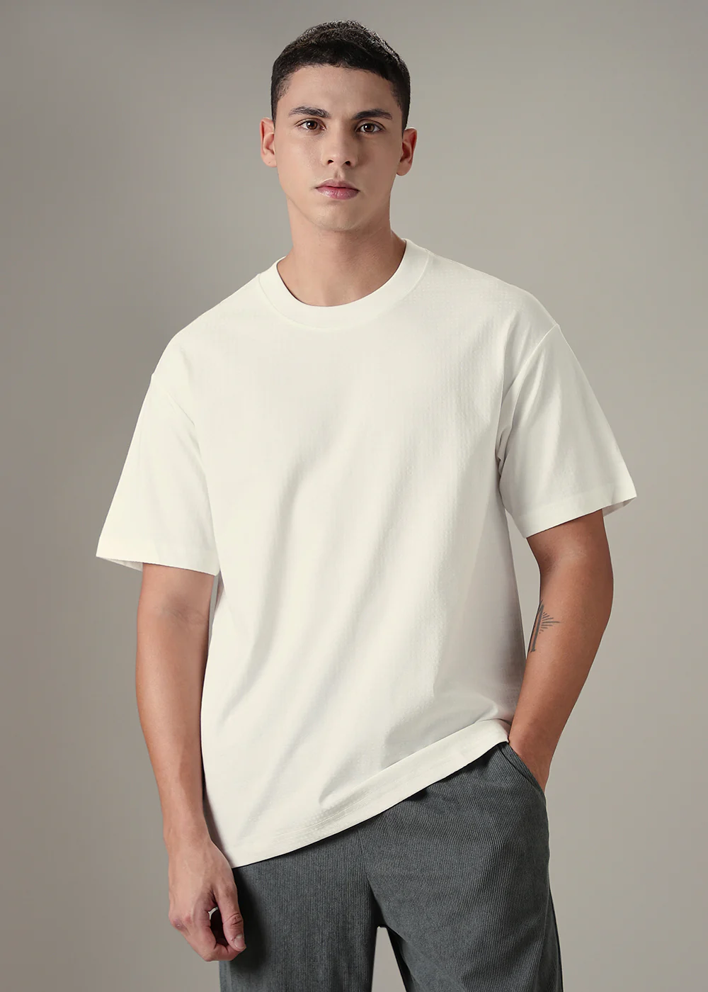White Patterned Regular T-shirt - Image 3