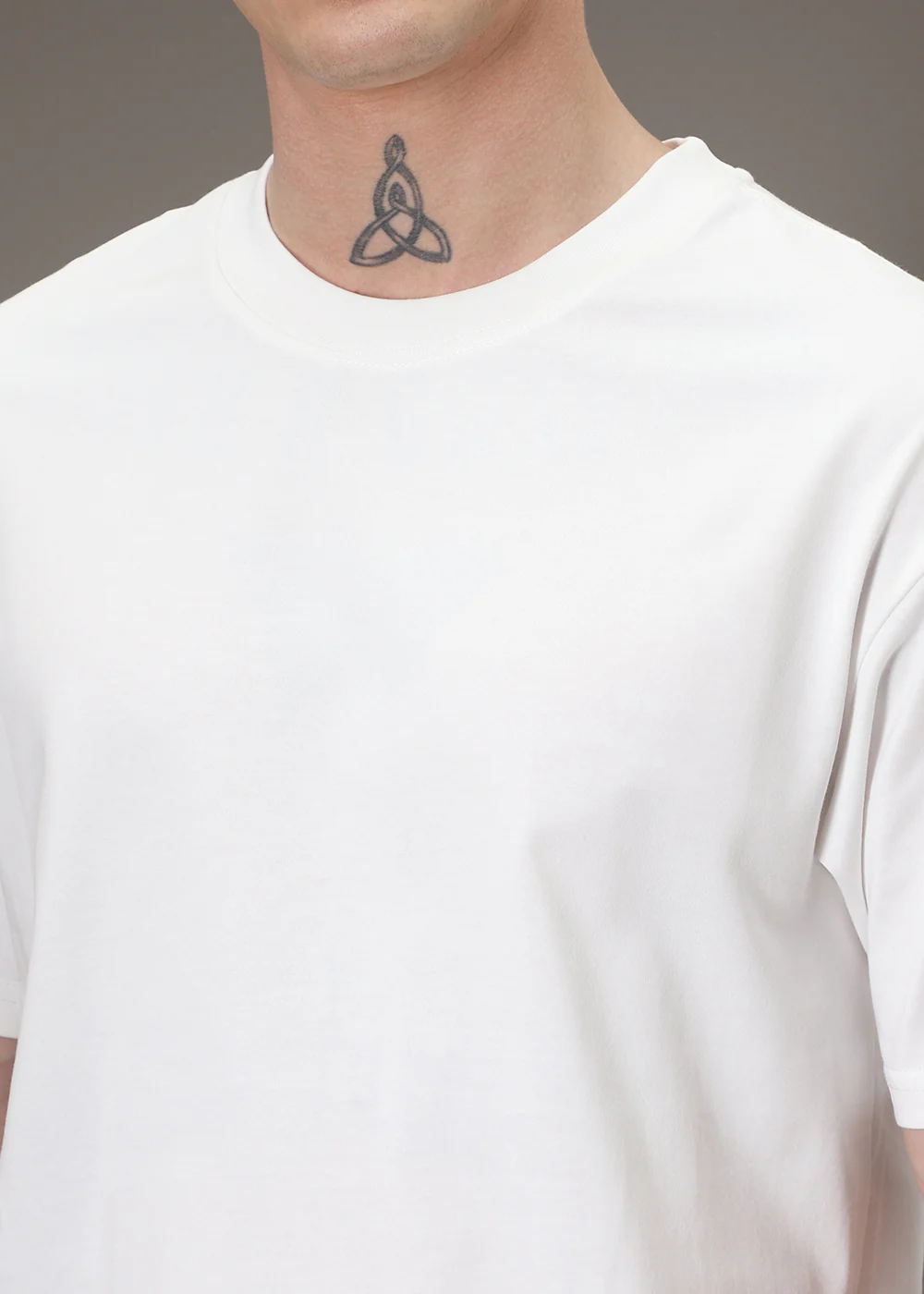 White Plain Basic Oversized T-shirt - Image 2