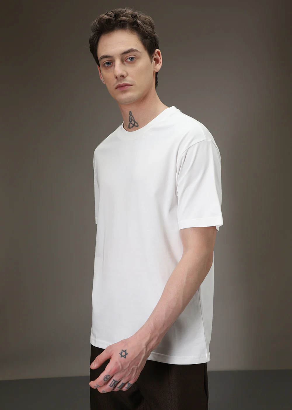 White Plain Basic Oversized T-shirt - Image 5