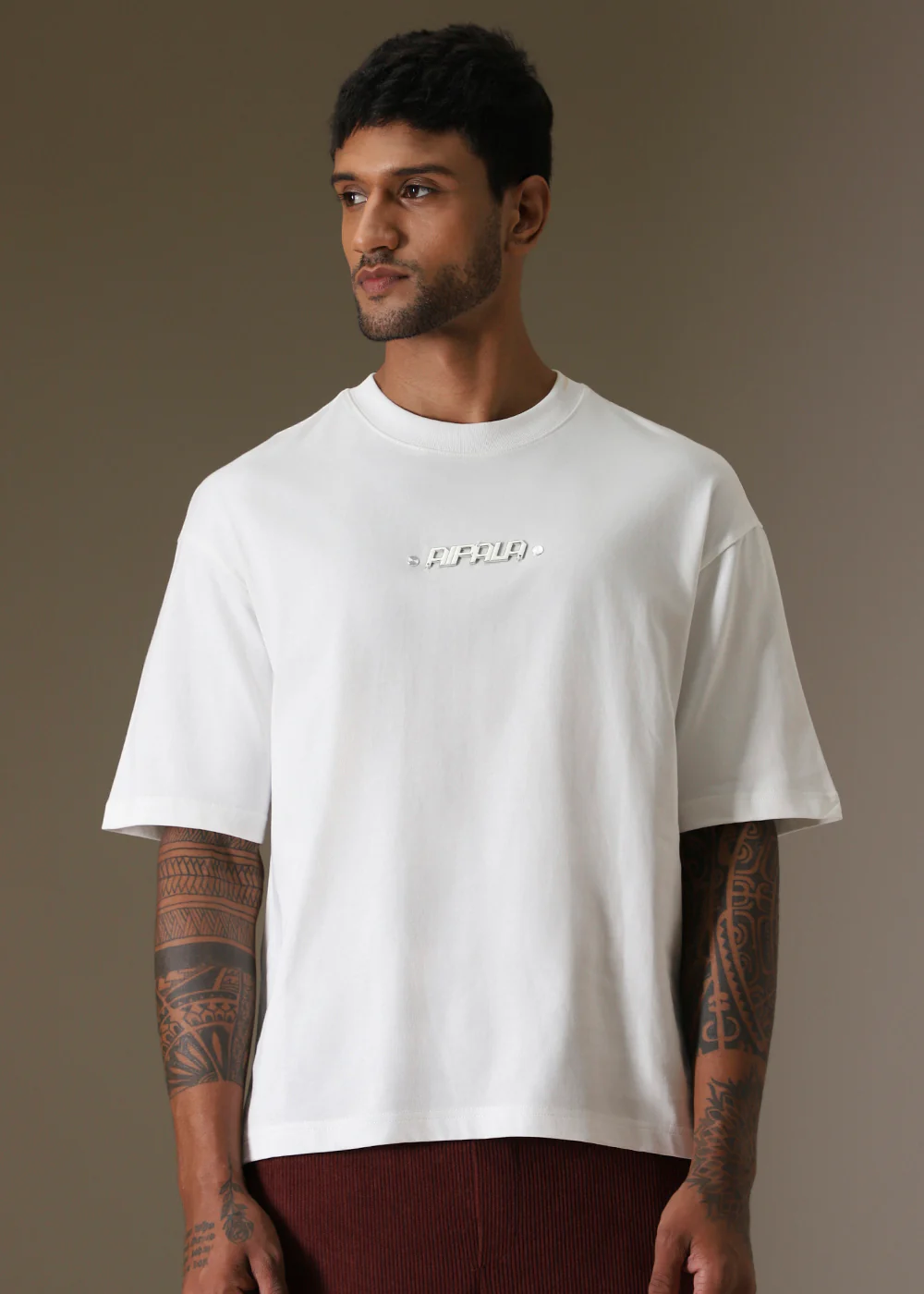 White Plain Embellished Oversized T-shirt - Image 5