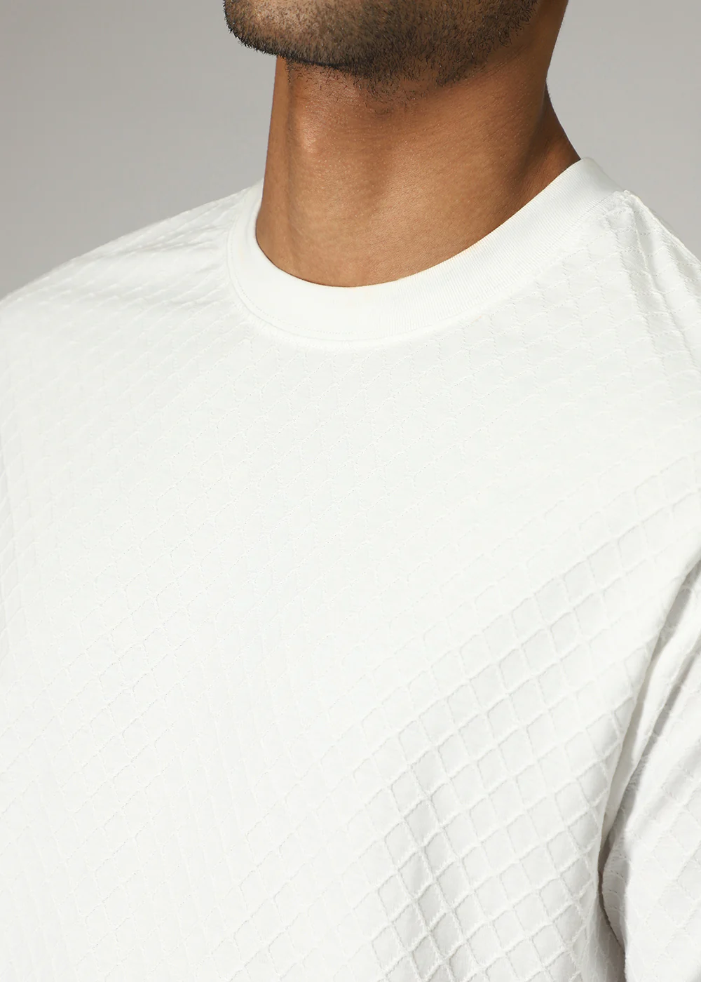 White Plain Textured Regular T-shirt - Image 2