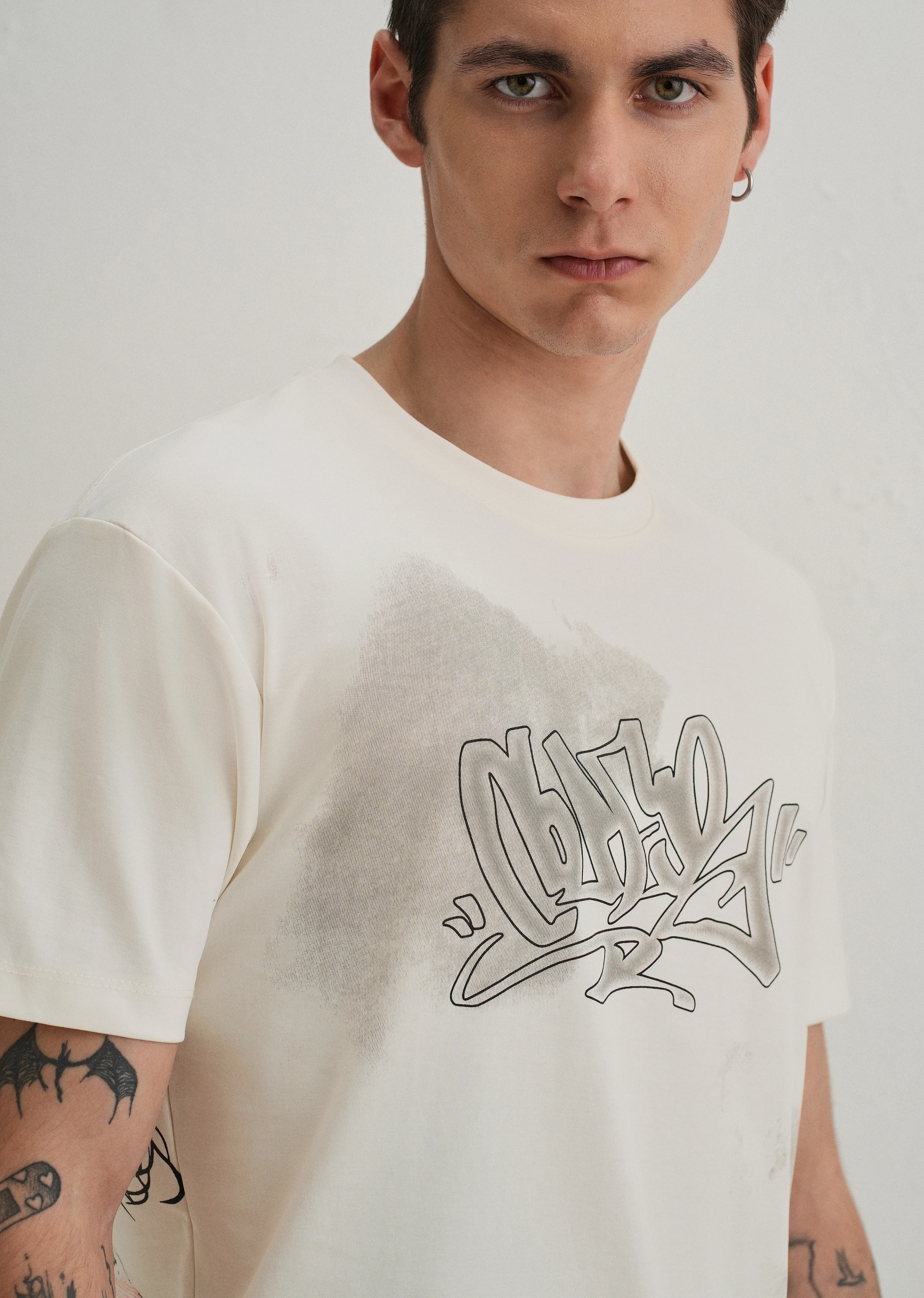 White Textured Back Print T-Shirt - Image 2