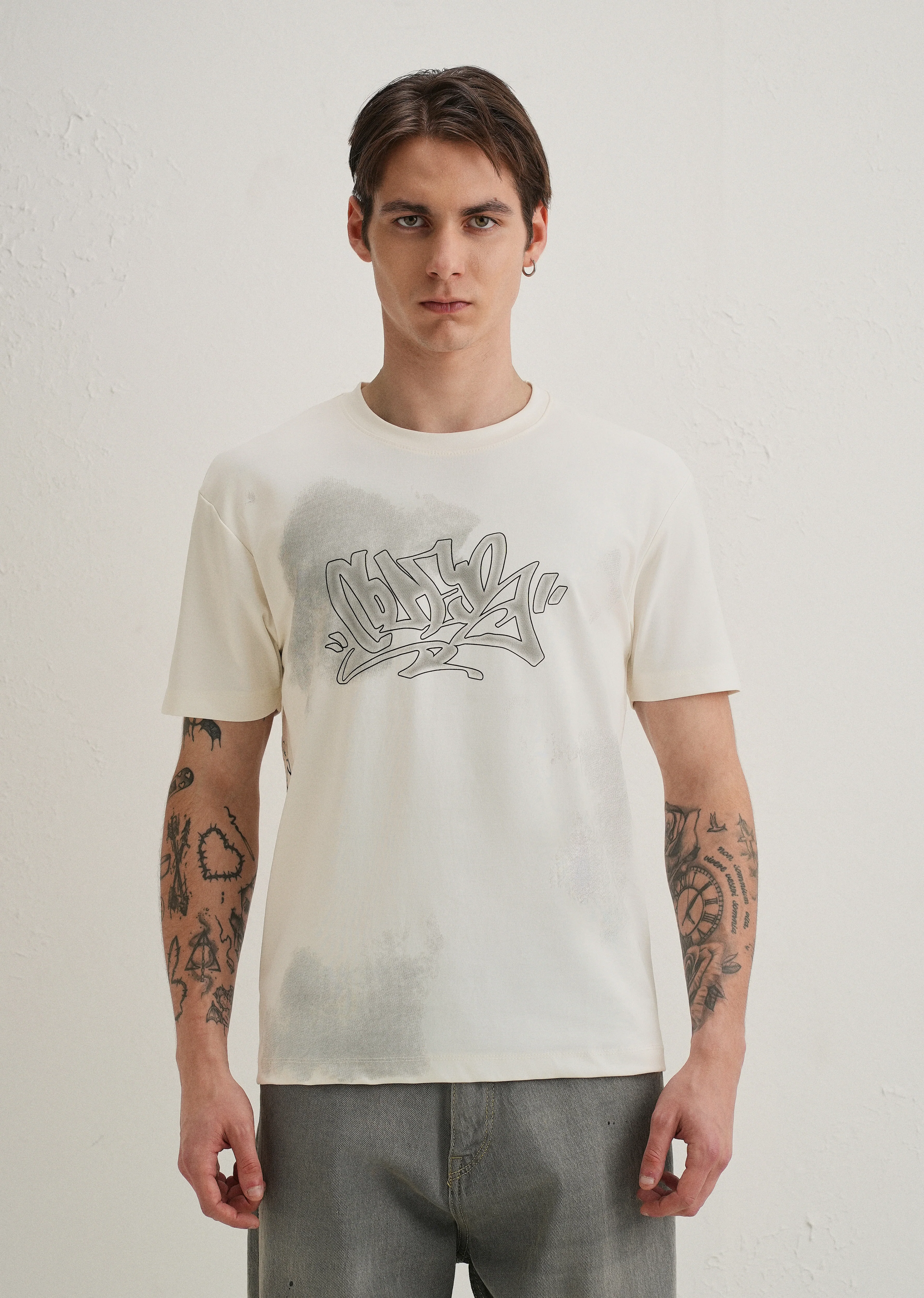 White Textured Back Print T-Shirt - Image 4